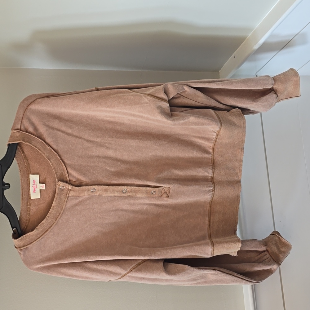 Peach love distressed top